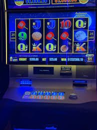 Dealer profesional lorenzoplay menceritakan hasil dadu di studio kasino live